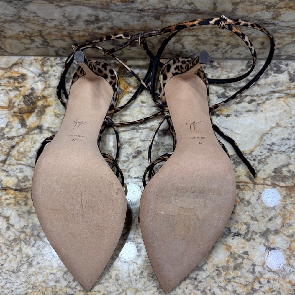 Giuseppe Zanotti Intriigo Claire Leopard Print Strappy heel
Animal print - Picture 3 of 7